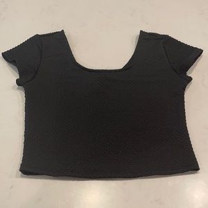 Scoop Neck Black Crop
